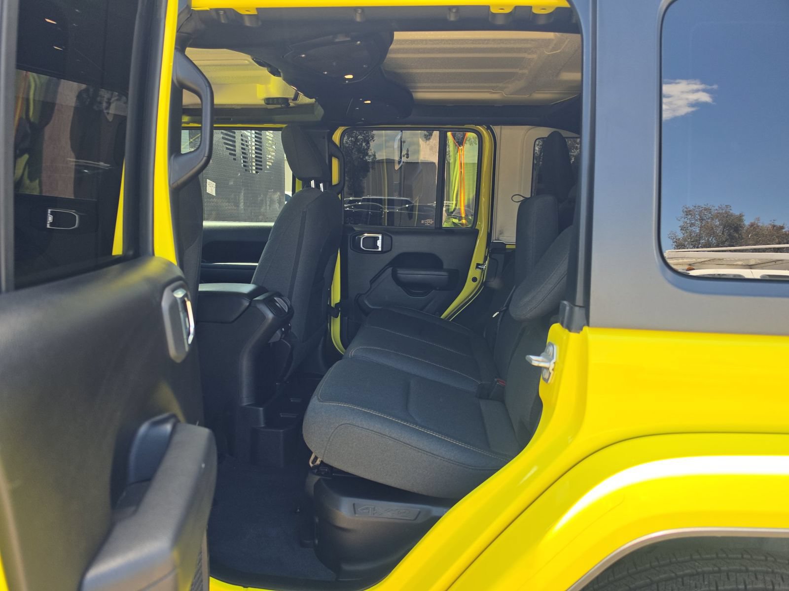Used 2024 Jeep Wrangler Unlimited AWD/4WD image 17