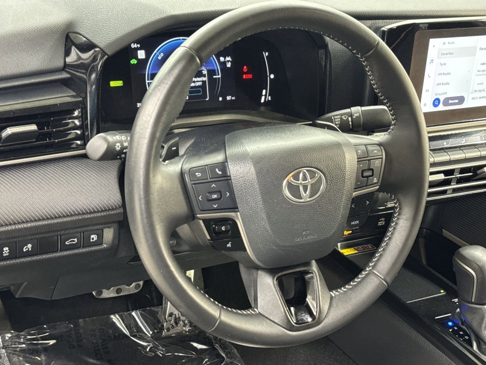 Used 2025 Toyota Camry SE FWD image 27