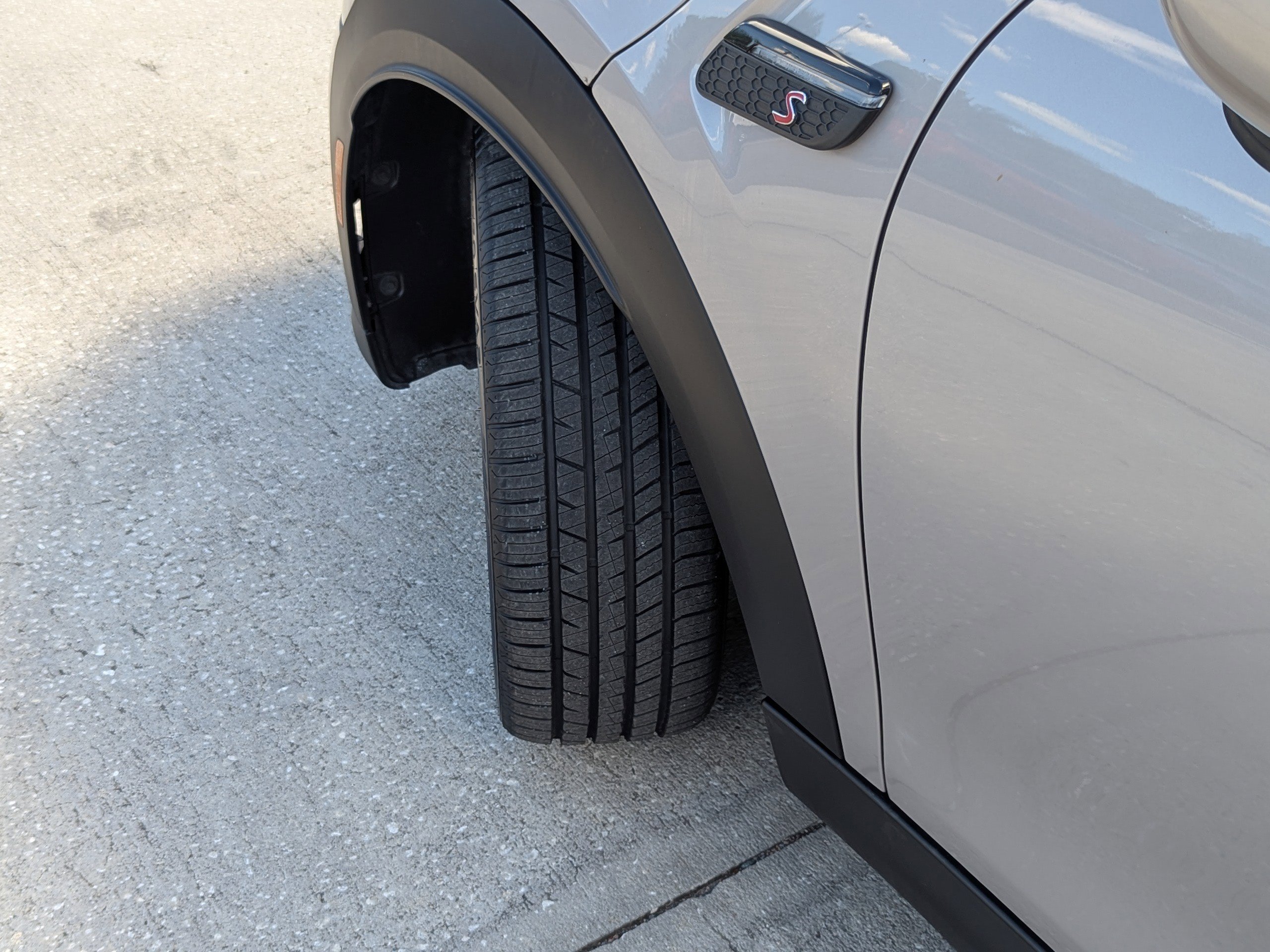 Used 2022 MINI Cooper S w/ Premium Package image 32