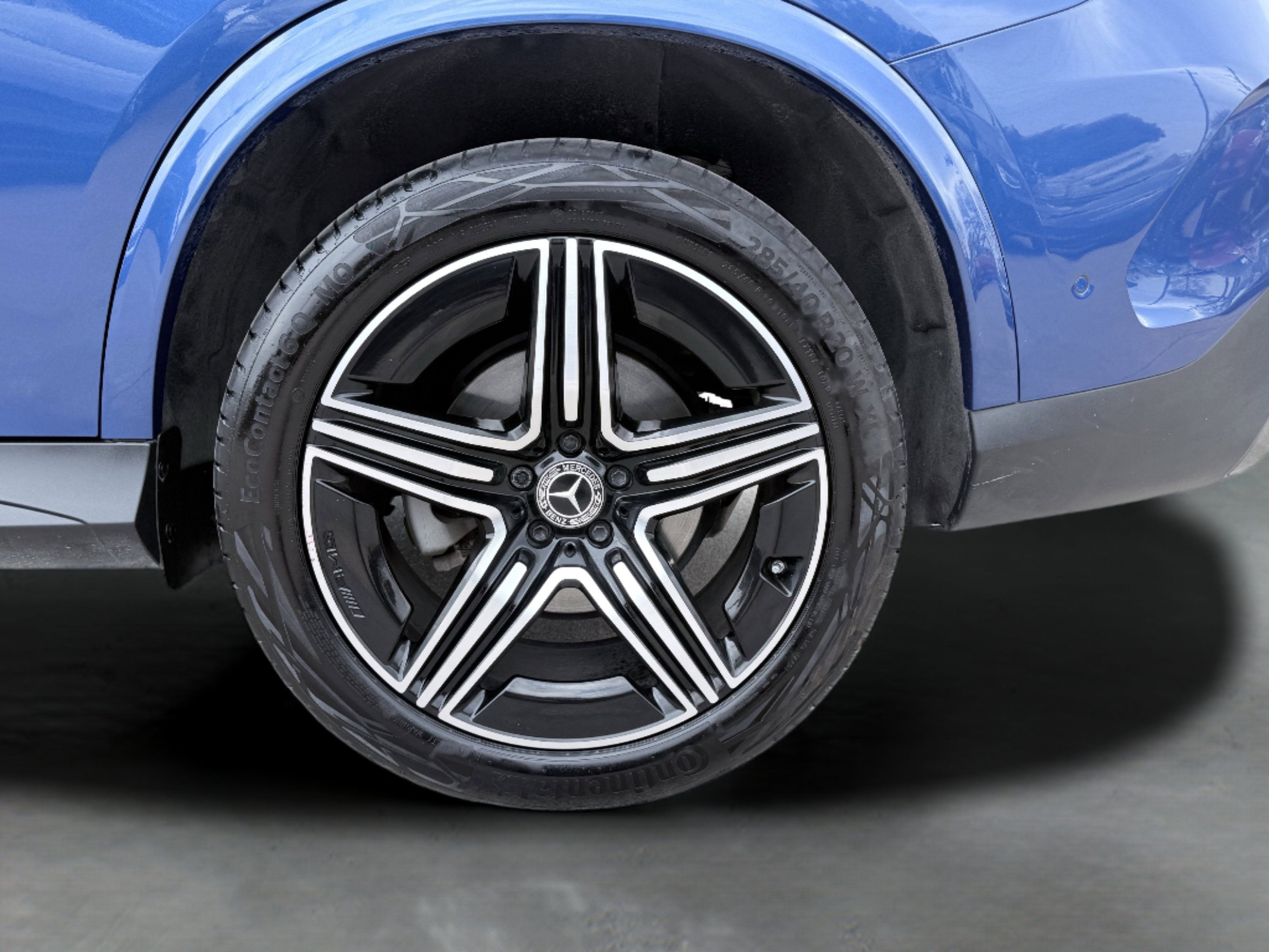 Used 2024 Mercedes-Benz GLC 300 4MATIC w/ AMG Line image 16