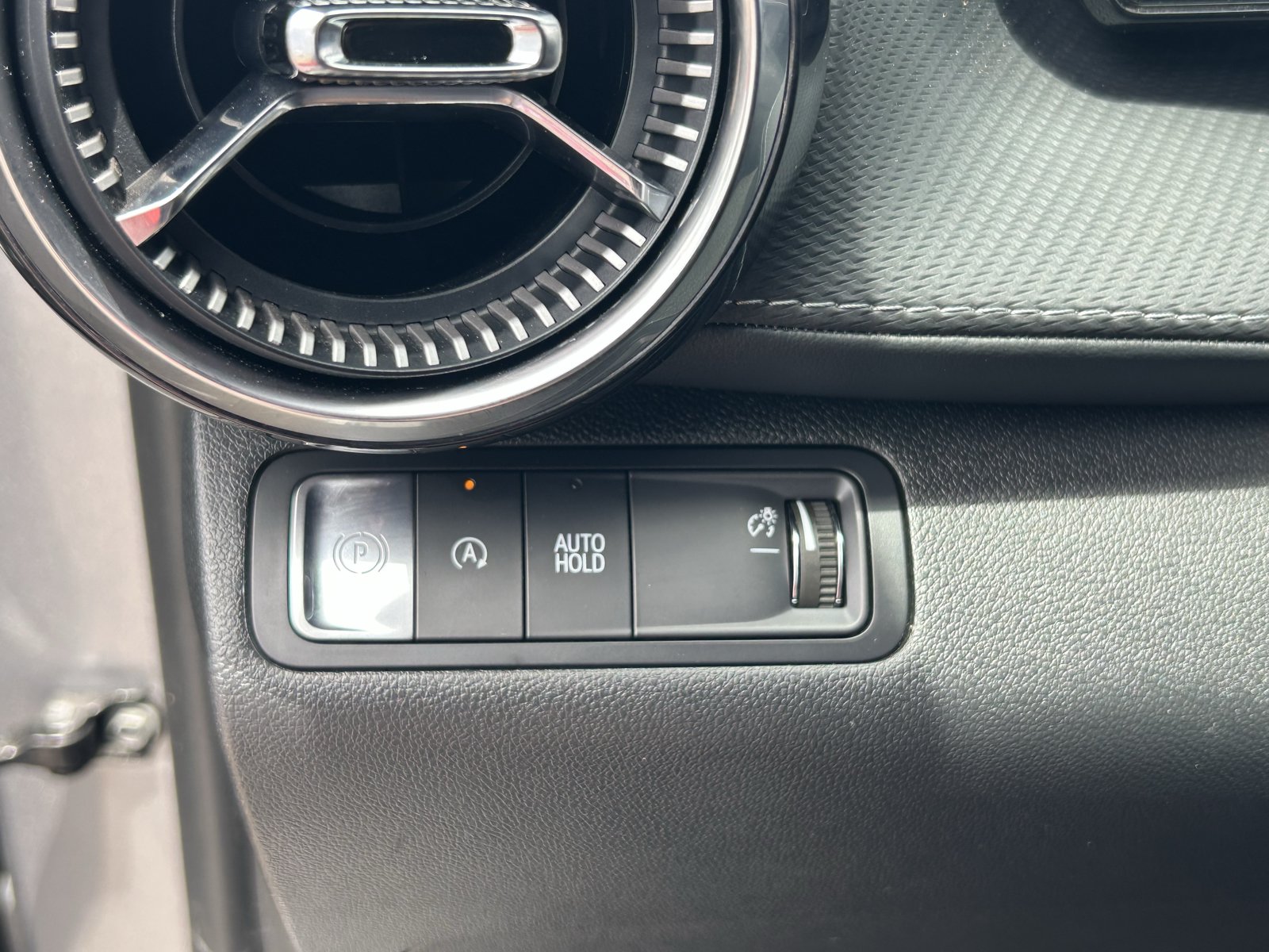 Used 2025 Chevrolet Equinox LT FWD image 32