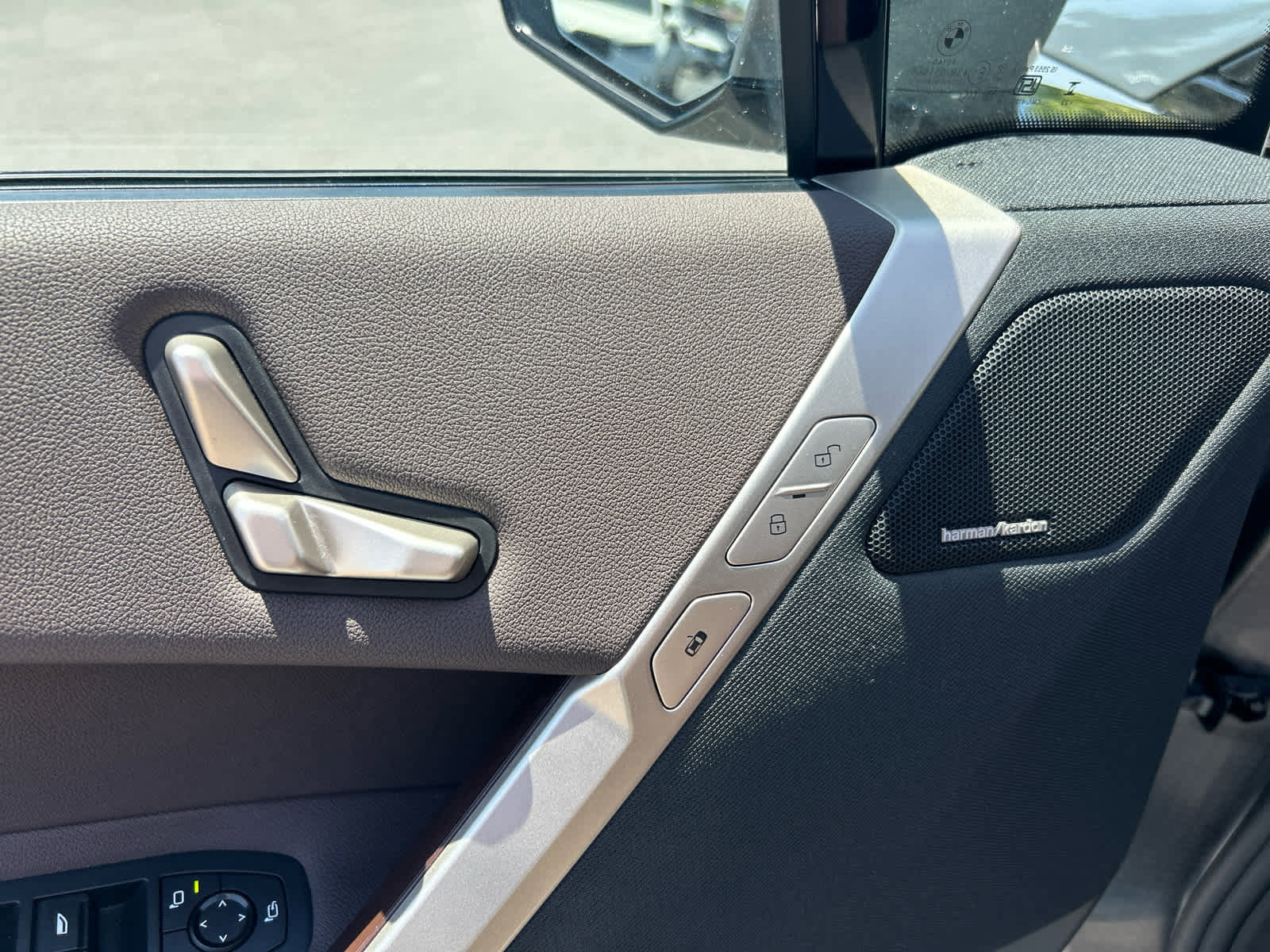 Certified 2023 BMW iX xDrive50 w/ Convenience Package image 26