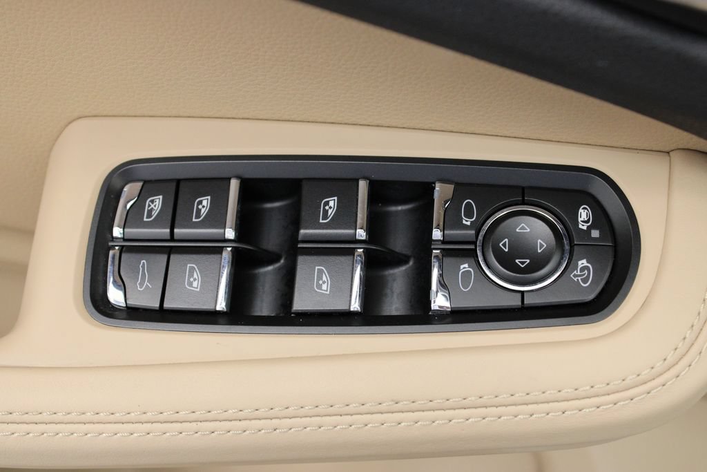 Used 2021 Porsche Macan S AWD/4WD image 35