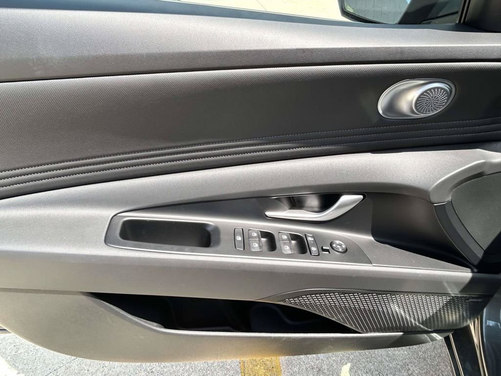 New 2026 Hyundai Elantra Limited FWD image 15