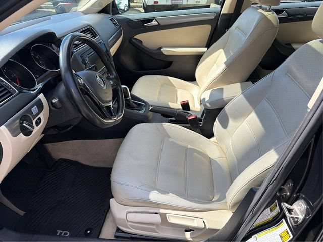Used 2015 Volkswagen Jetta TDI S FWD image 9