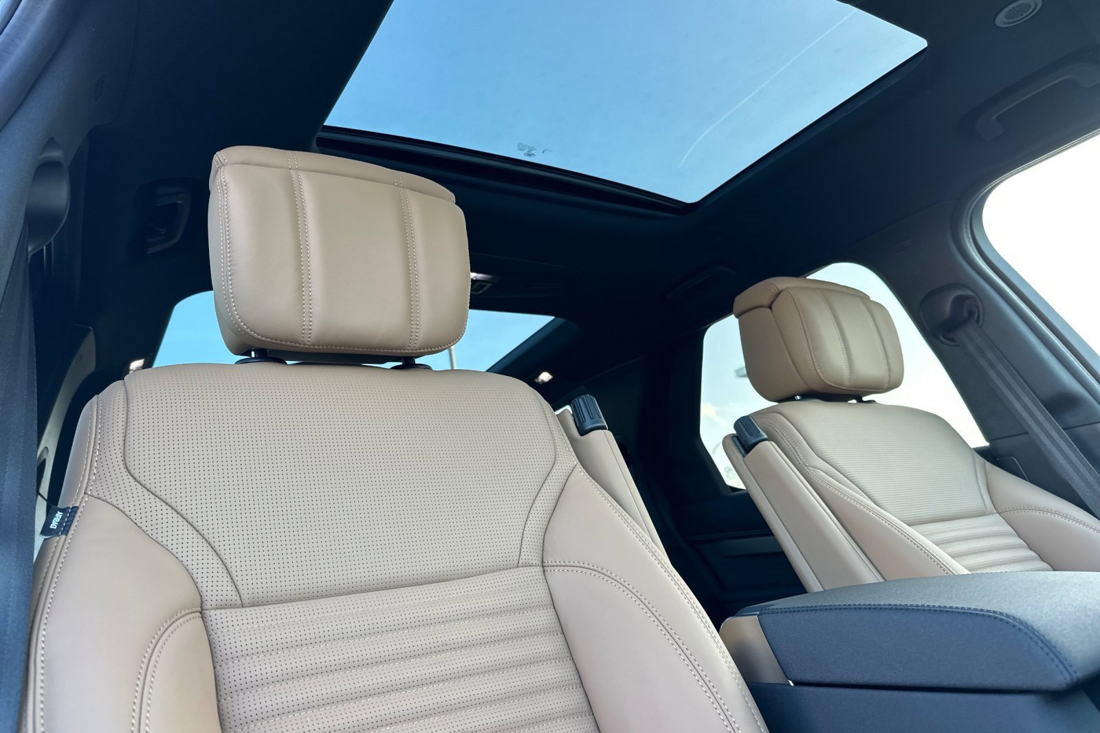 New 2025 Land Rover Discovery Dynamic SE image 15