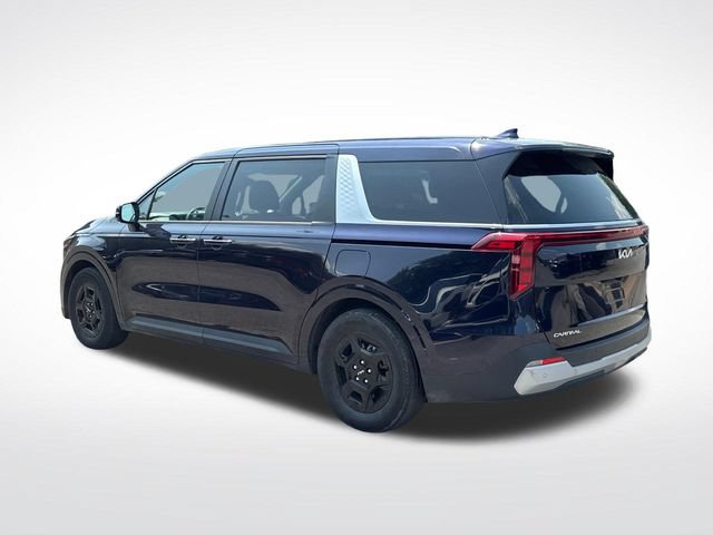 Used 2025 Kia Carnival FWD image 3