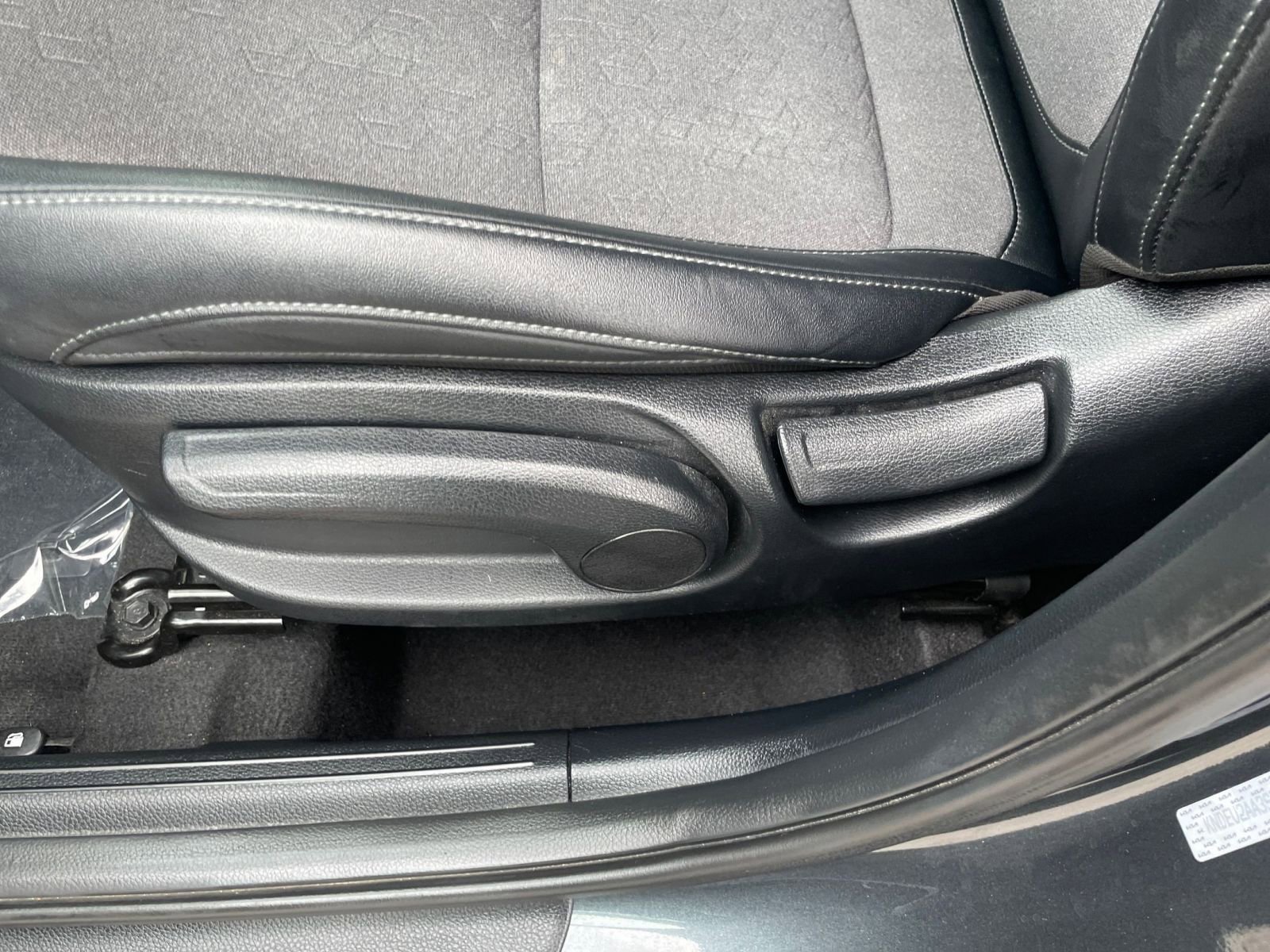 Used 2025 Kia Seltos S image 23