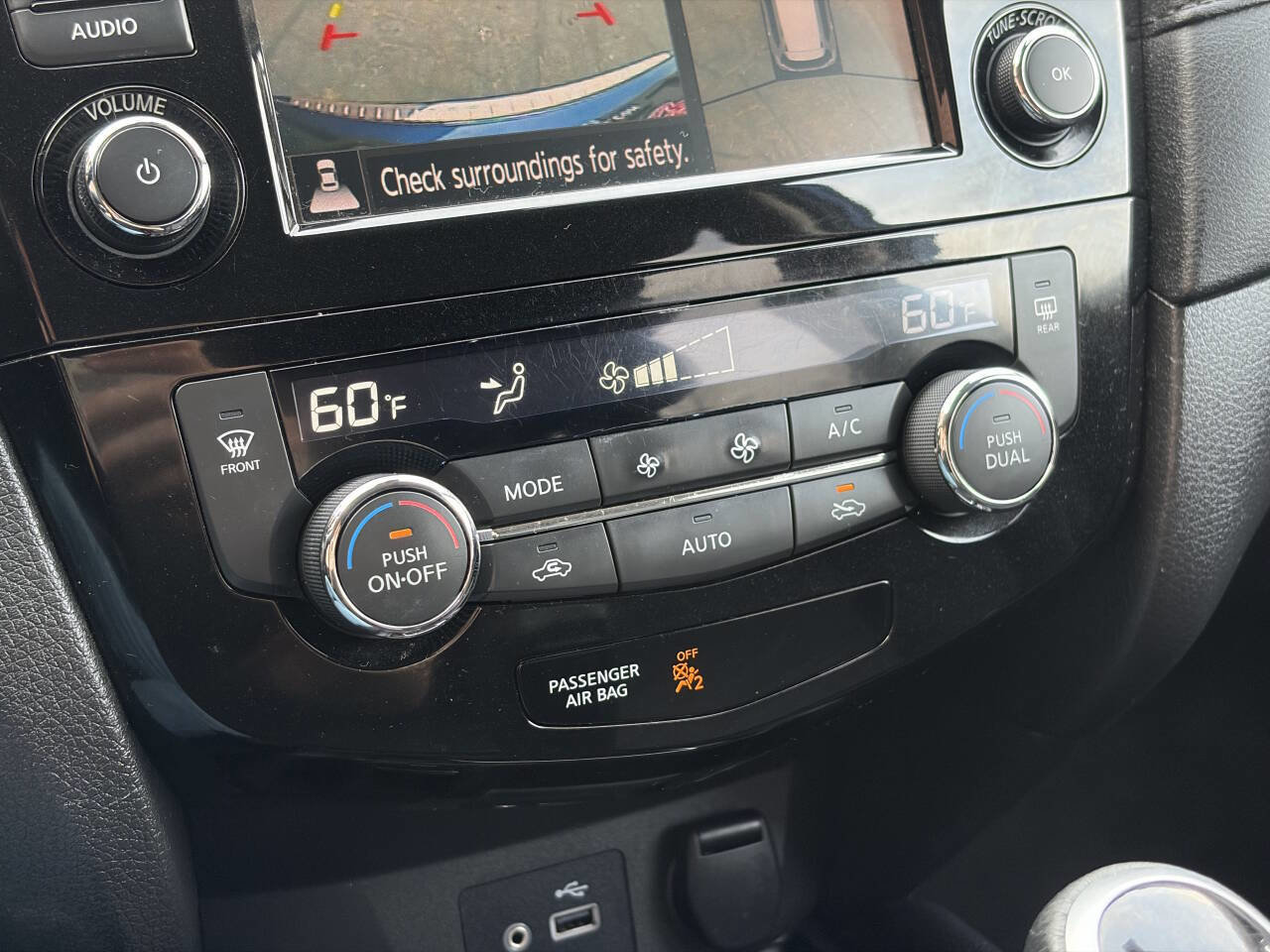 Used 2019 Nissan Rogue SV w/ Premium Package image 31