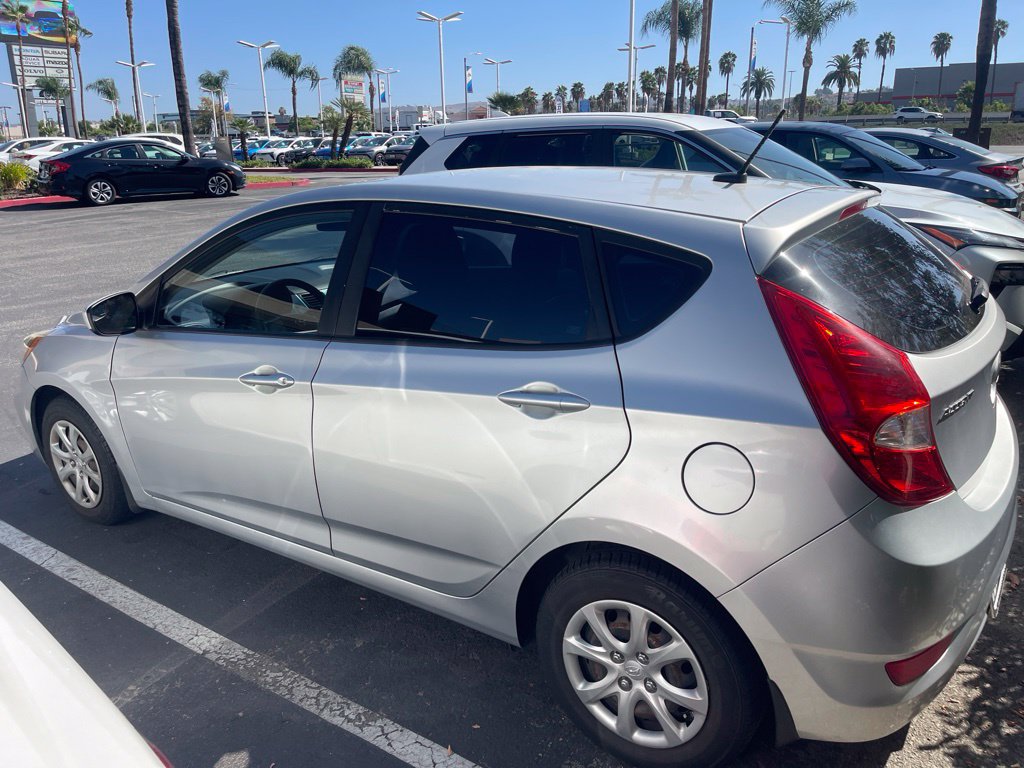 Used 2014 Hyundai Accent GS FWD image 2