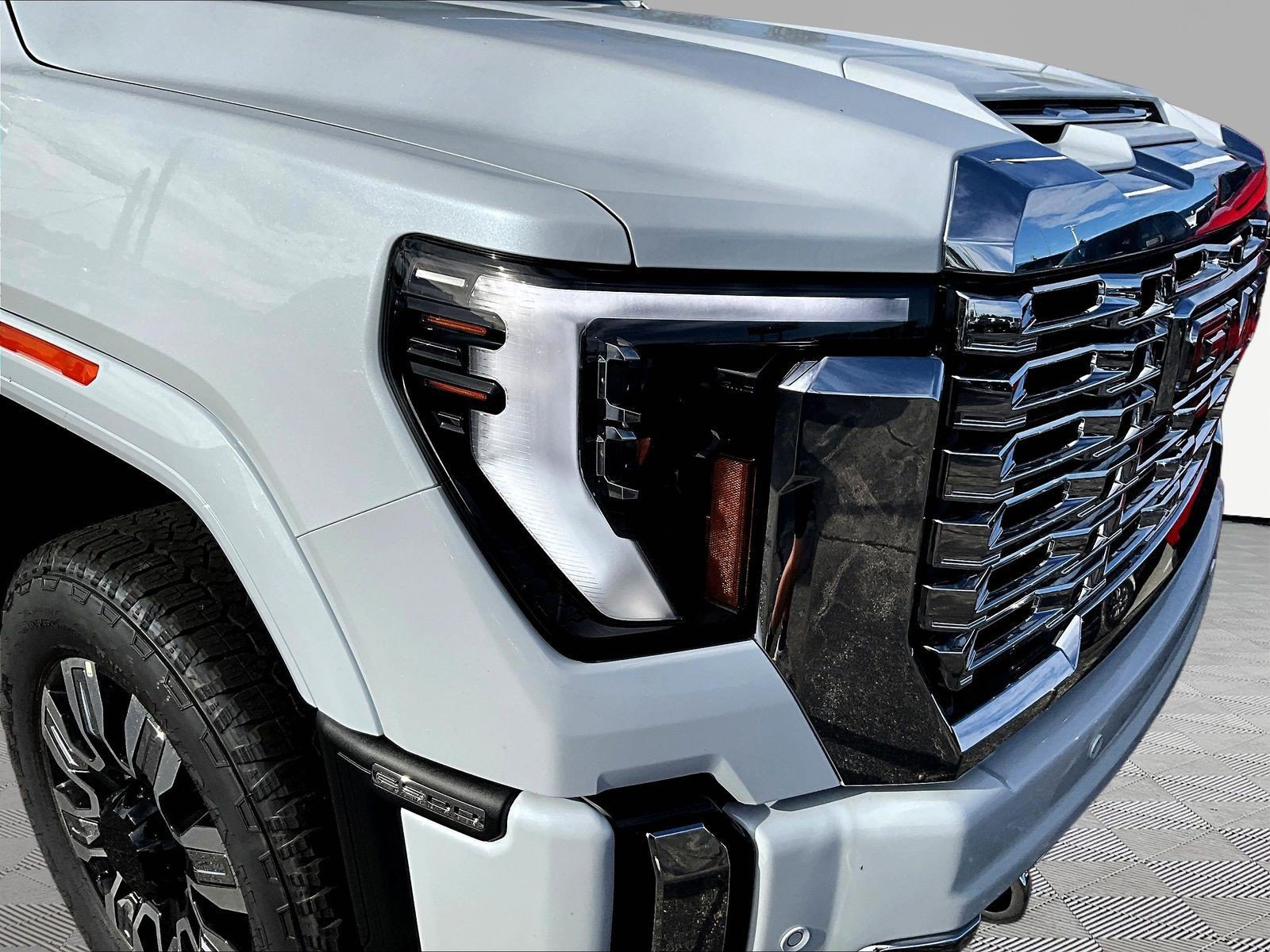 New 2026 GMC Sierra 3500 Denali w/ Denali Reserve Package AWD/4WD image 8