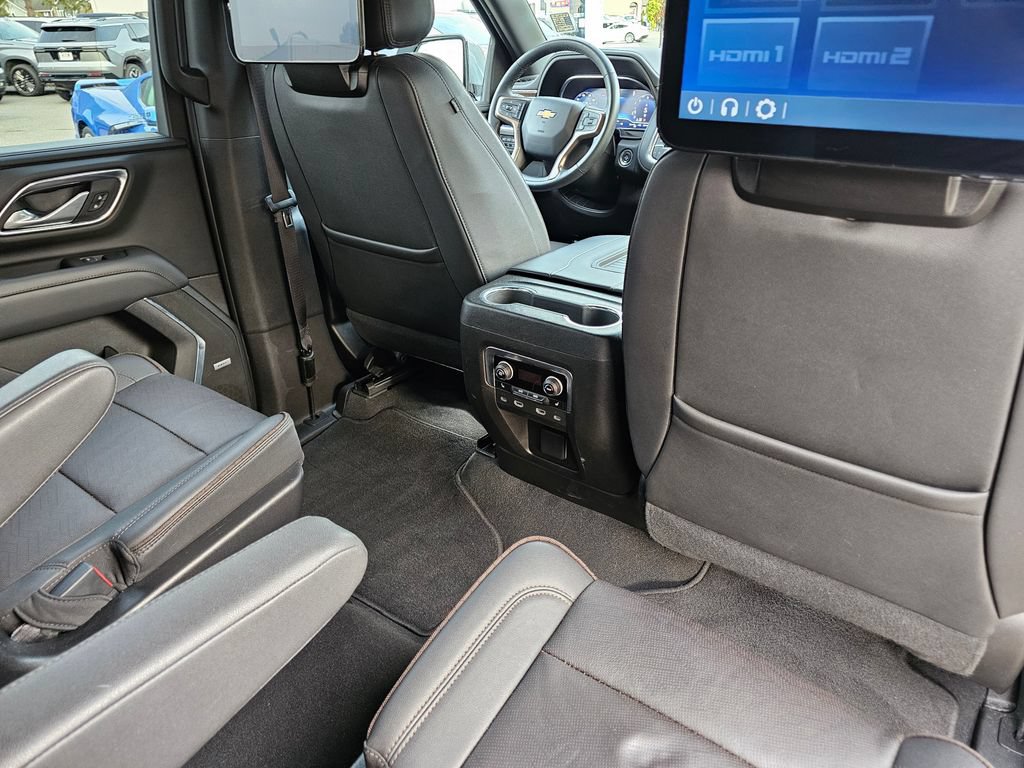 Used 2023 Chevrolet Suburban High Country w/ Premium Package 2 AWD/4WD image 17