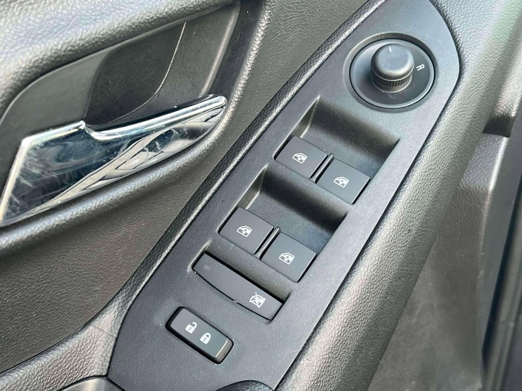 Used 2019 Chevrolet Trax LT w/ LT Convenience Package FWD image 19