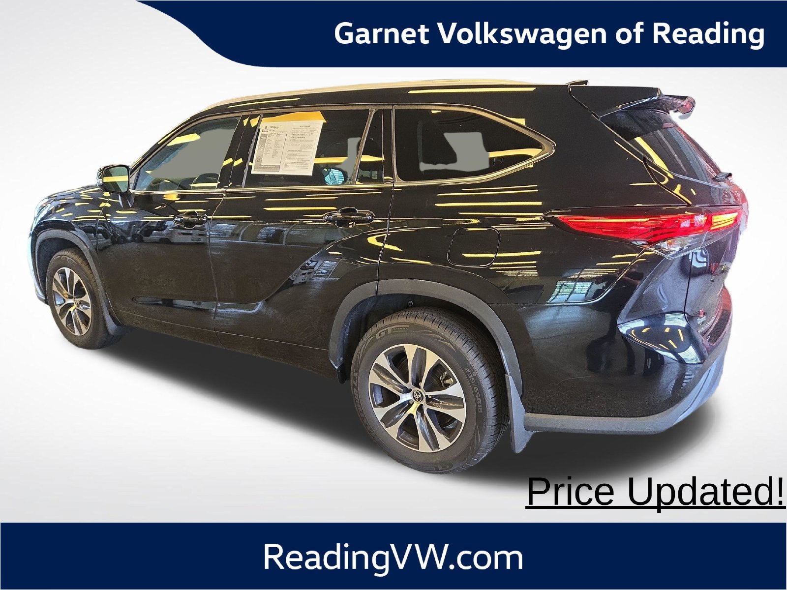 Used 2022 Toyota Highlander XLE AWD/4WD image 3