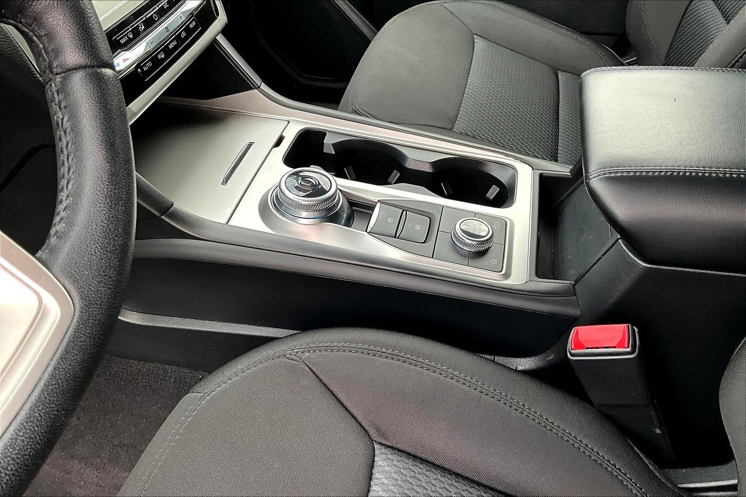 Used 2022 Ford Explorer XLT AWD/4WD image 18
