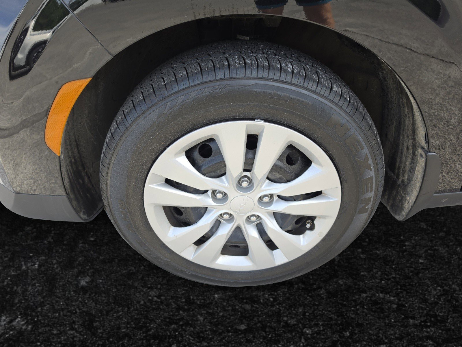 Used 2025 Kia Soul LX FWD image 25