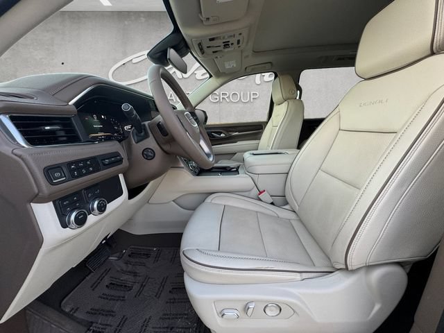 Used 2023 GMC Yukon XL Denali AWD/4WD image 19