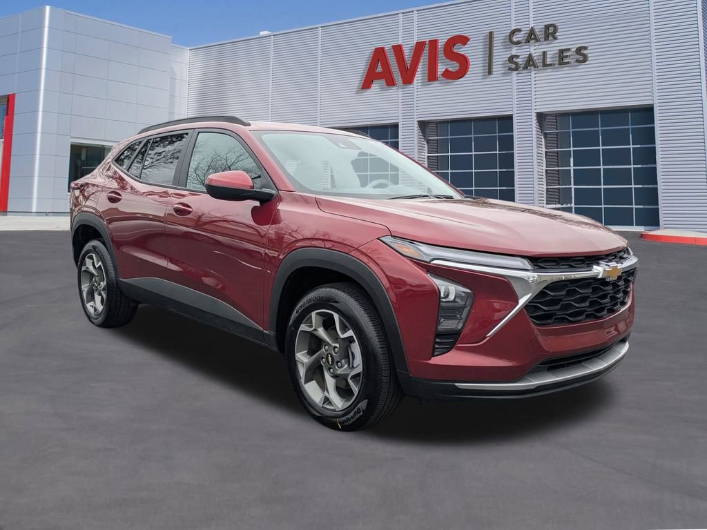 Used 2025 Chevrolet Trax LT w/ LT Convenience Package image 3