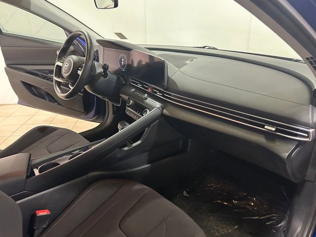 Used 2023 Hyundai Elantra SEL w/ Convenience Package image 17