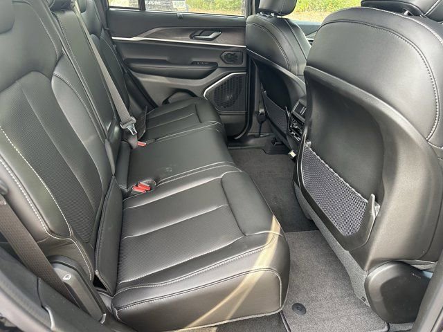 New 2025 Jeep Grand Cherokee Limited w/ Luxury Tech Group II image 15