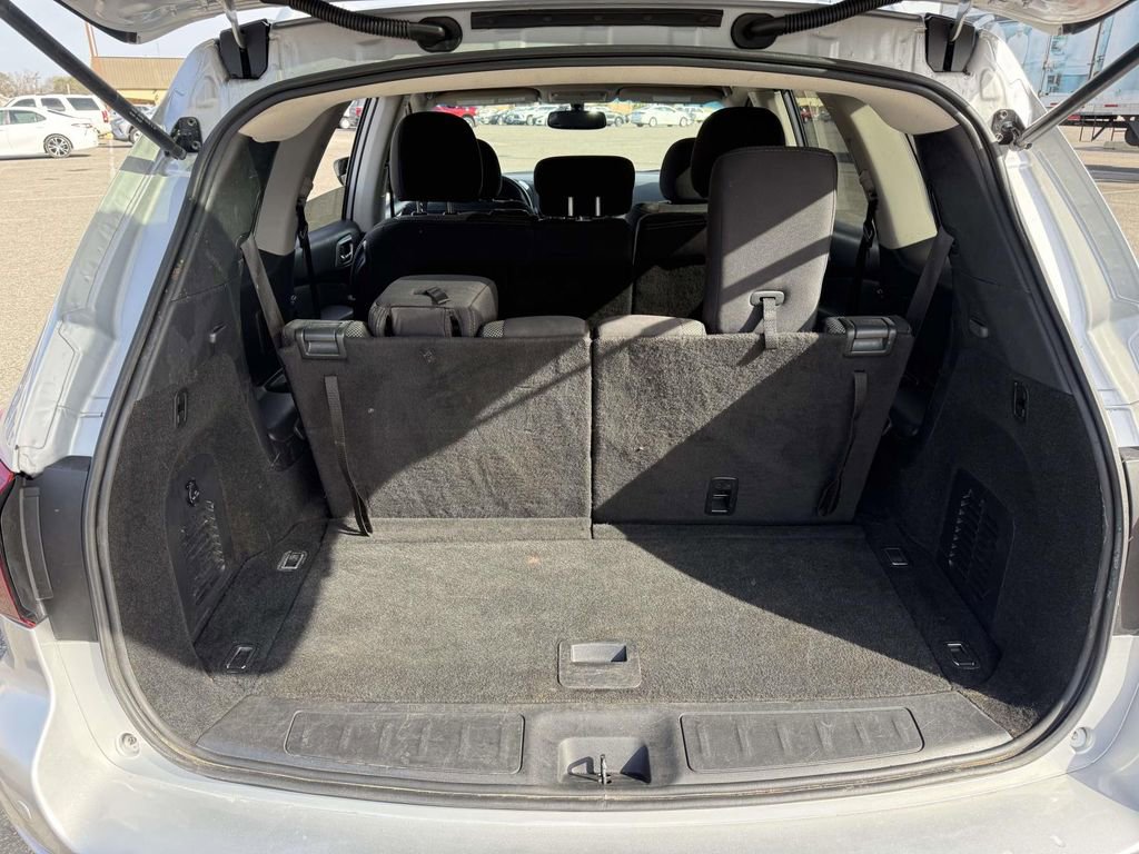 Used 2019 Nissan Pathfinder SV image 10