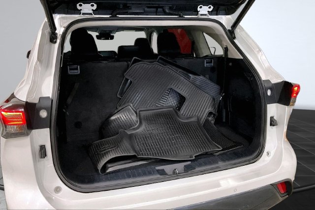 Used 2022 Toyota Highlander Limited AWD/4WD image 5