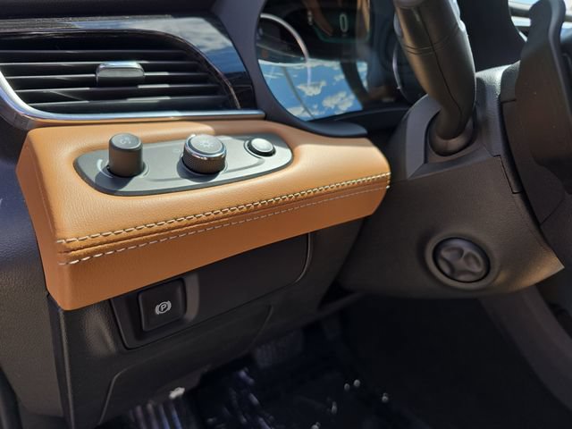 Used 2017 Buick LaCrosse Essence FWD image 28