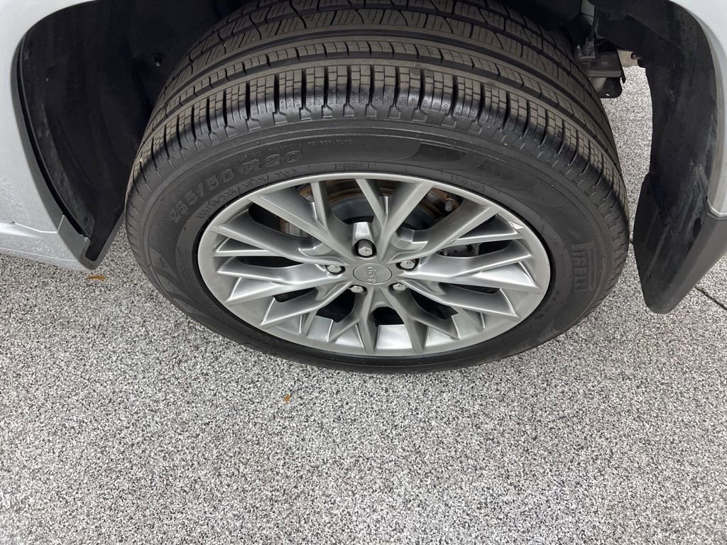 Used 2025 Jeep Grand Cherokee Summit w/ Luxury Tech Group V image 8