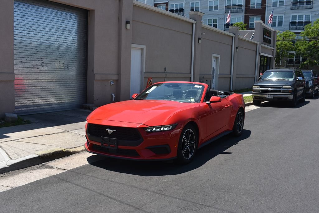 Used 2024 Ford Mustang Convertible RWD image 2