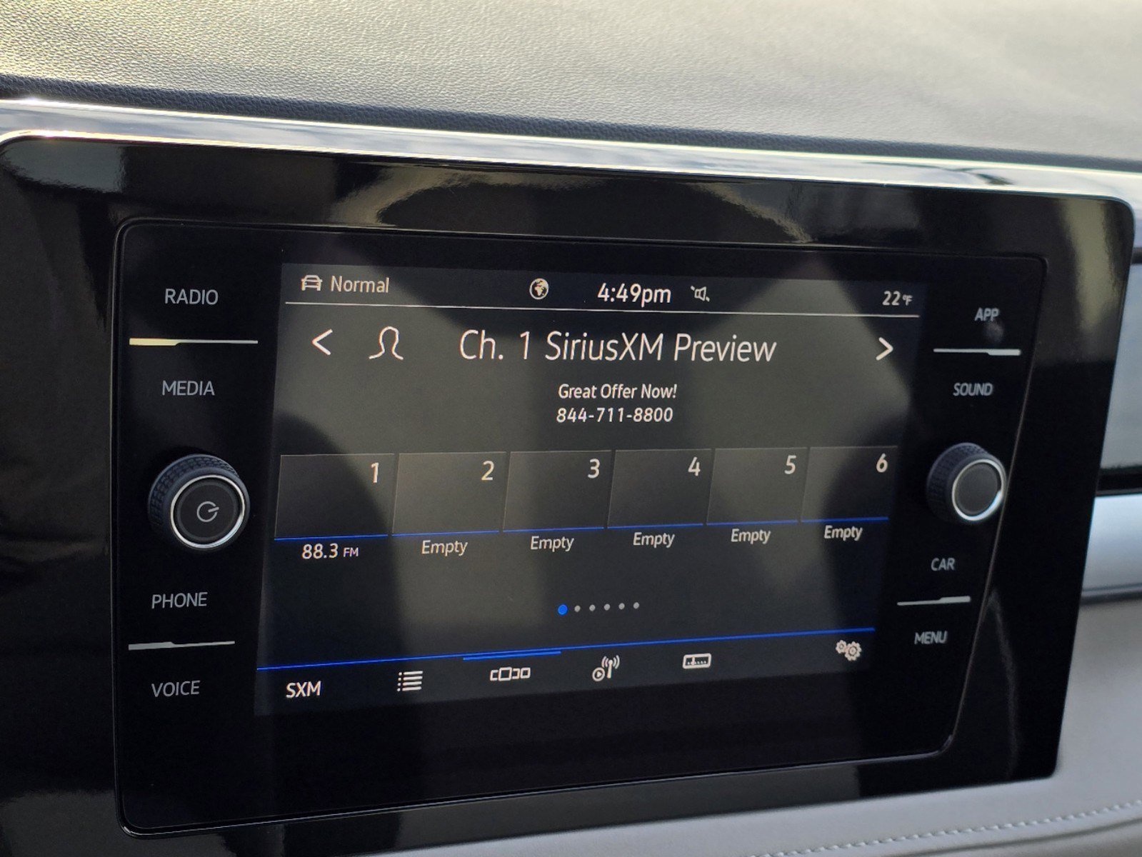 New 2025 Volkswagen Taos SE image 22