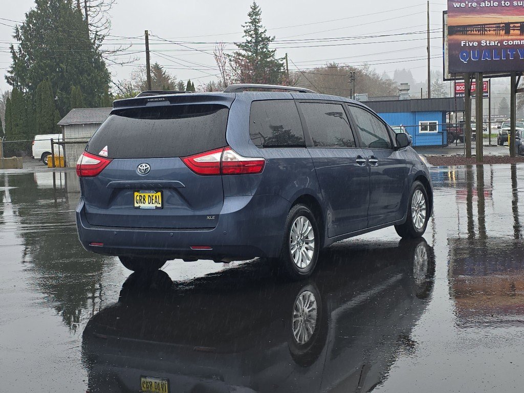 Used 2015 Toyota Sienna XLE w/ XLE Navigation Package image 6