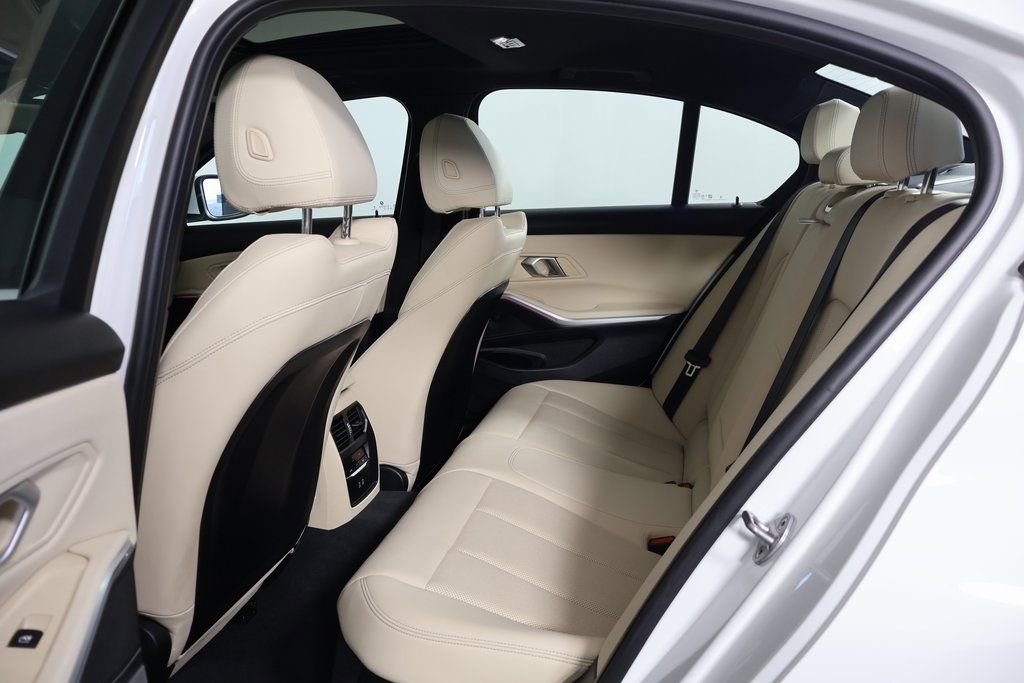 Used 2025 BMW 330i Sedan w/ Premium Package image 11