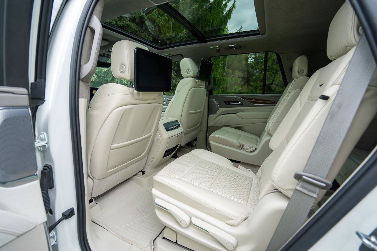 Used 2024 Cadillac Escalade Sport Platinum w/ LPO, ONYX Package AWD/4WD image 24