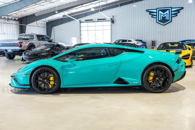 Used 2023 Lamborghini Huracan Tecnica RWD image 3