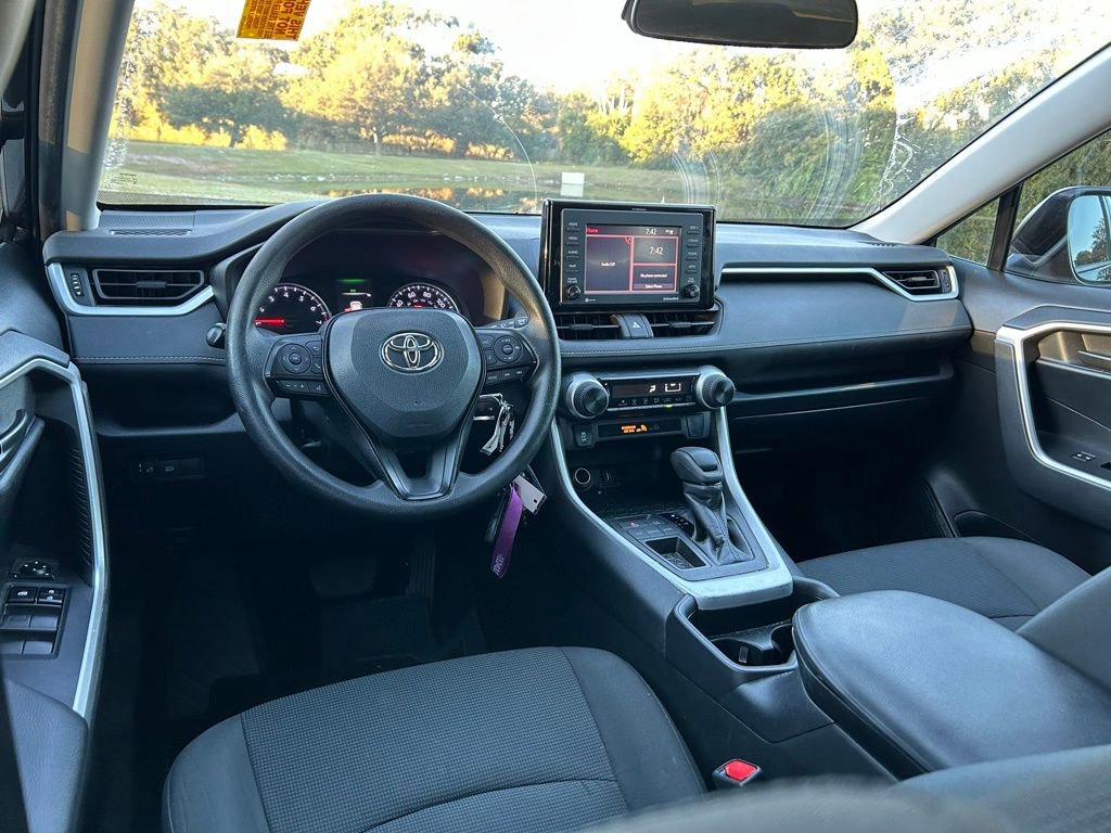 Used 2020 Toyota RAV4 LE image 12