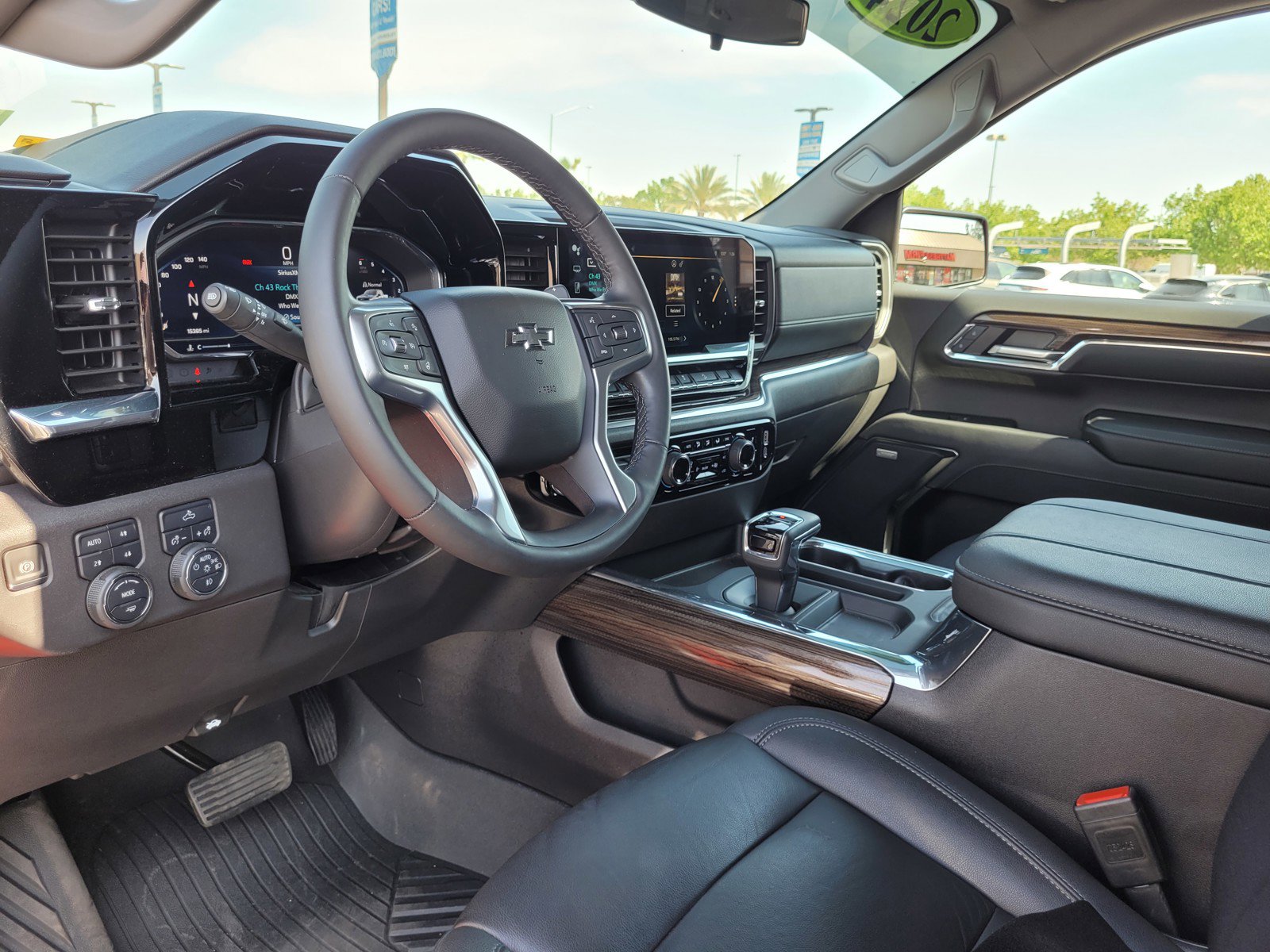 Used 2024 Chevrolet Silverado 1500 LT Trail Boss w/ Convenience Package II image 9