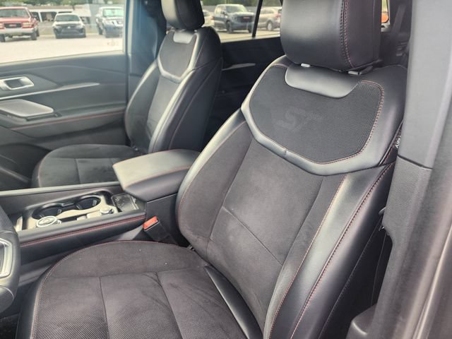 Used 2025 Ford Explorer ST w/ Sun And Sound Package AWD/4WD image 4
