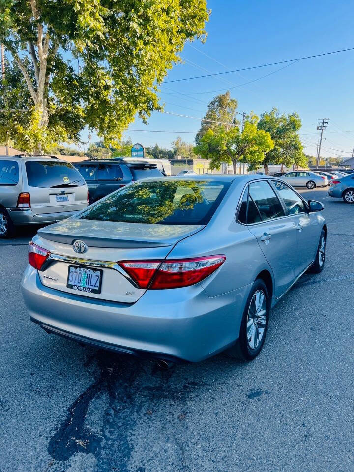 Used 2015 Toyota Camry SE image 7