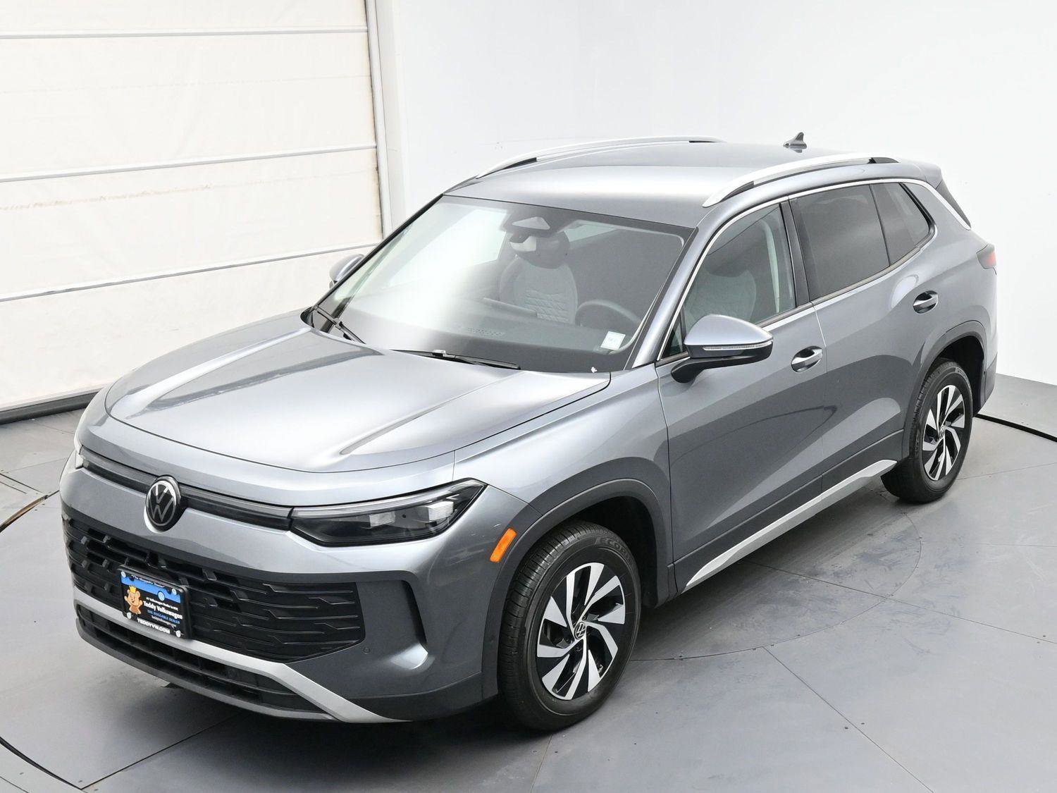 Certified 2025 Volkswagen Tiguan S image 33