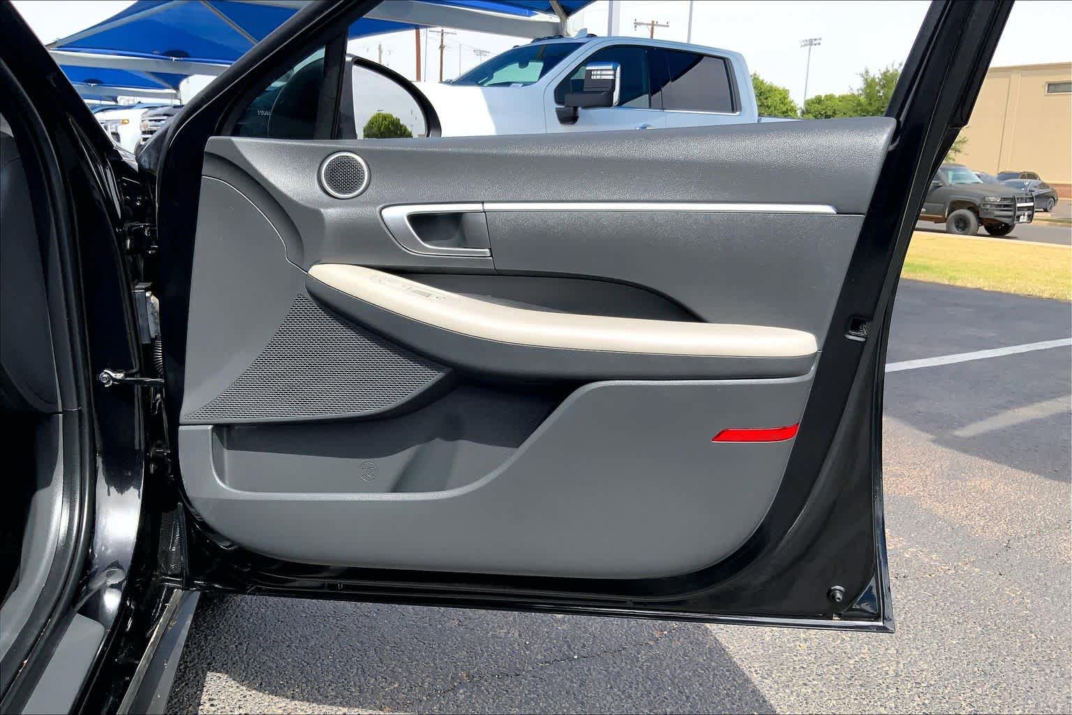 Used 2022 Hyundai Sonata SE w/ Preferred Accessory Package FWD image 22