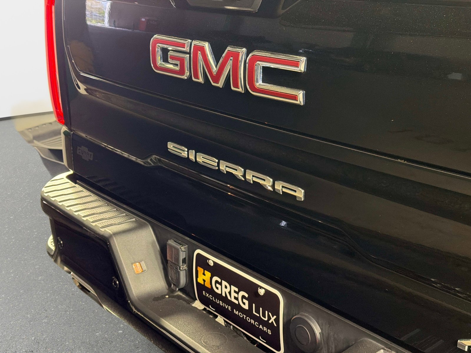 Used 2024 GMC Sierra 1500 AT4 w/ Technology Package AWD/4WD image 16