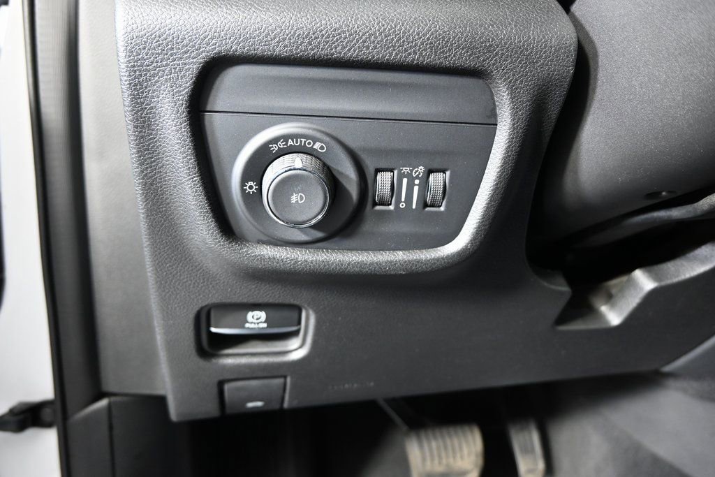 Used 2023 Jeep Grand Cherokee Limited AWD/4WD image 26