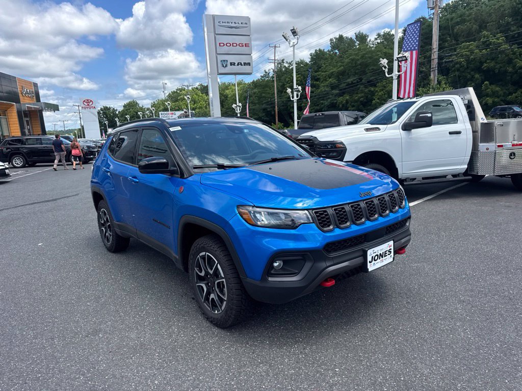 New 2026 Jeep Compass Trailhawk AWD/4WD image 2