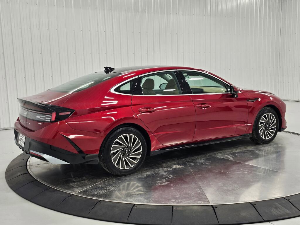 Used 2025 Hyundai Sonata Limited FWD image 5