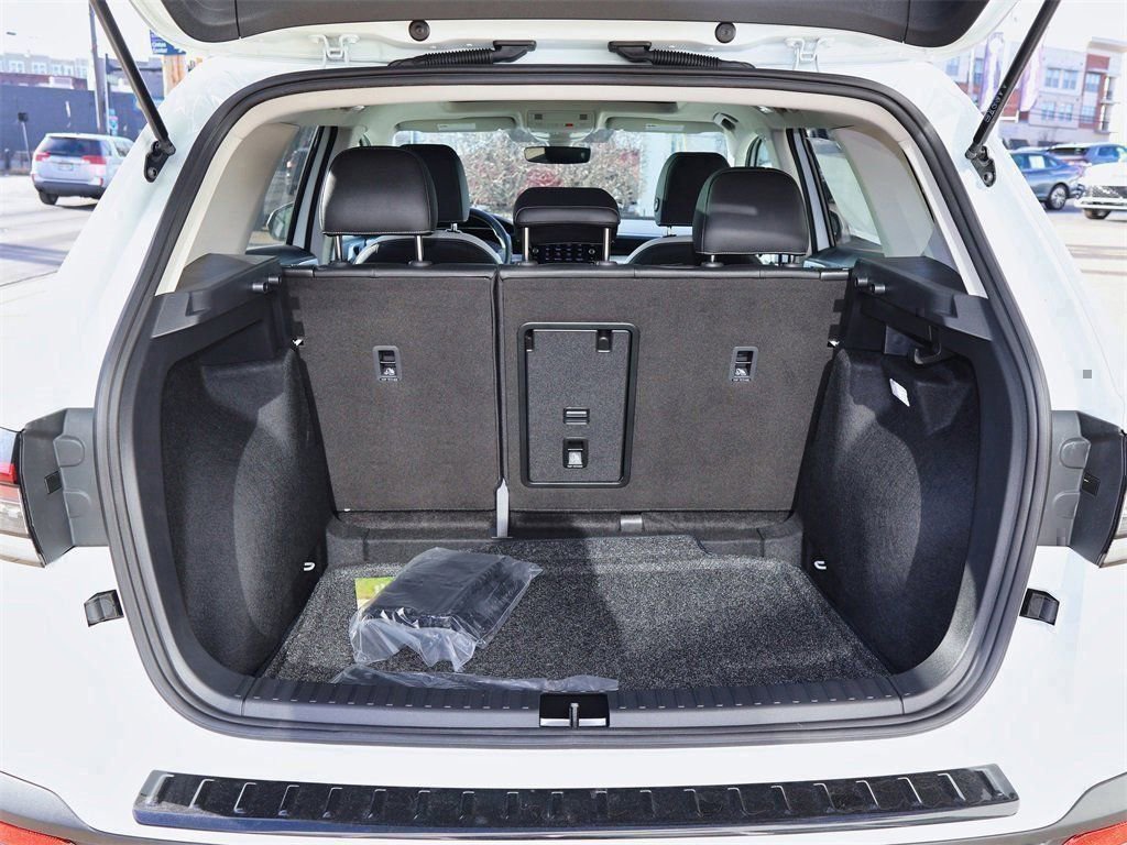 New 2026 Volkswagen Taos SE image 10