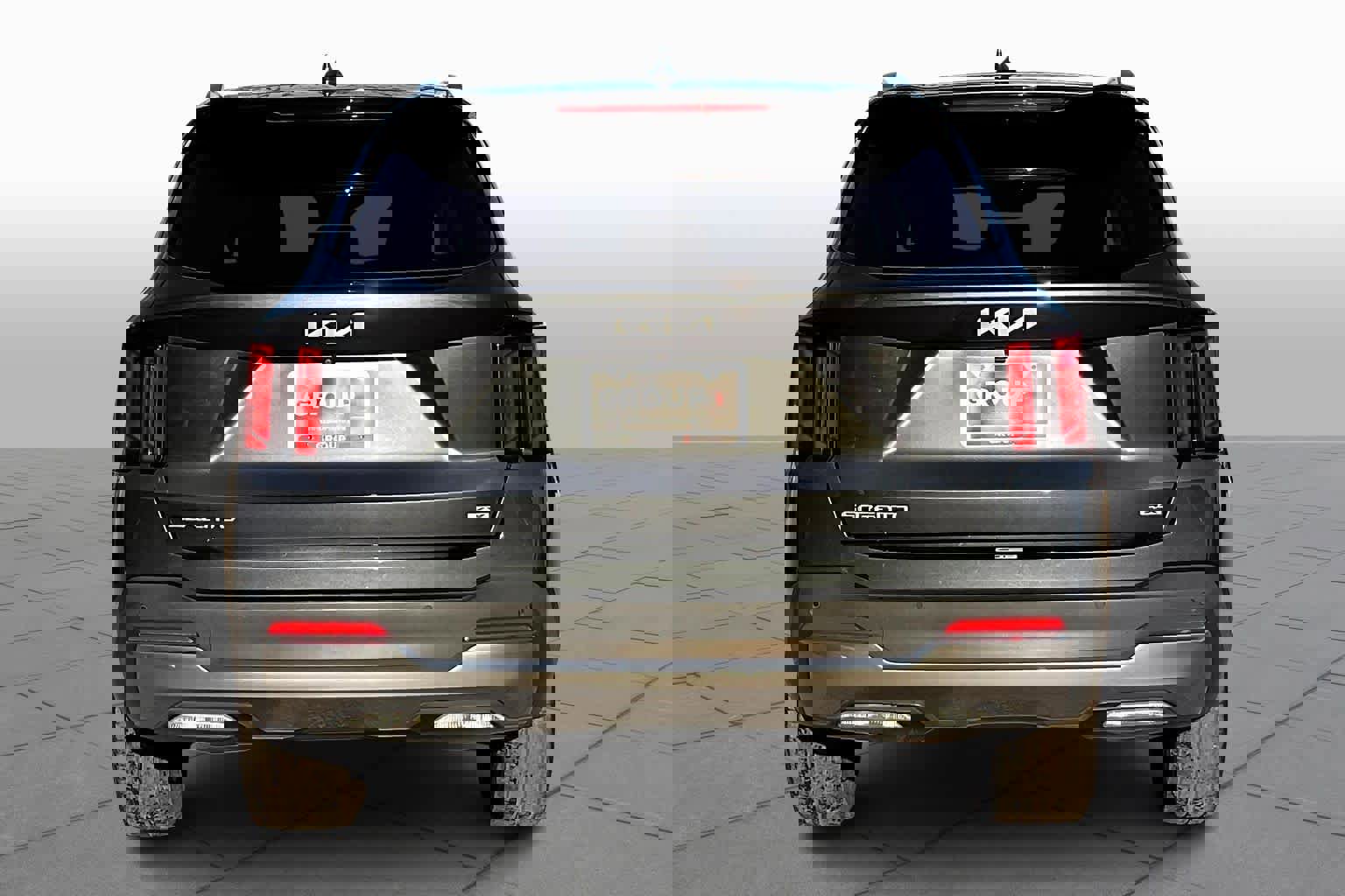 Used 2024 Kia Sorento S image 4