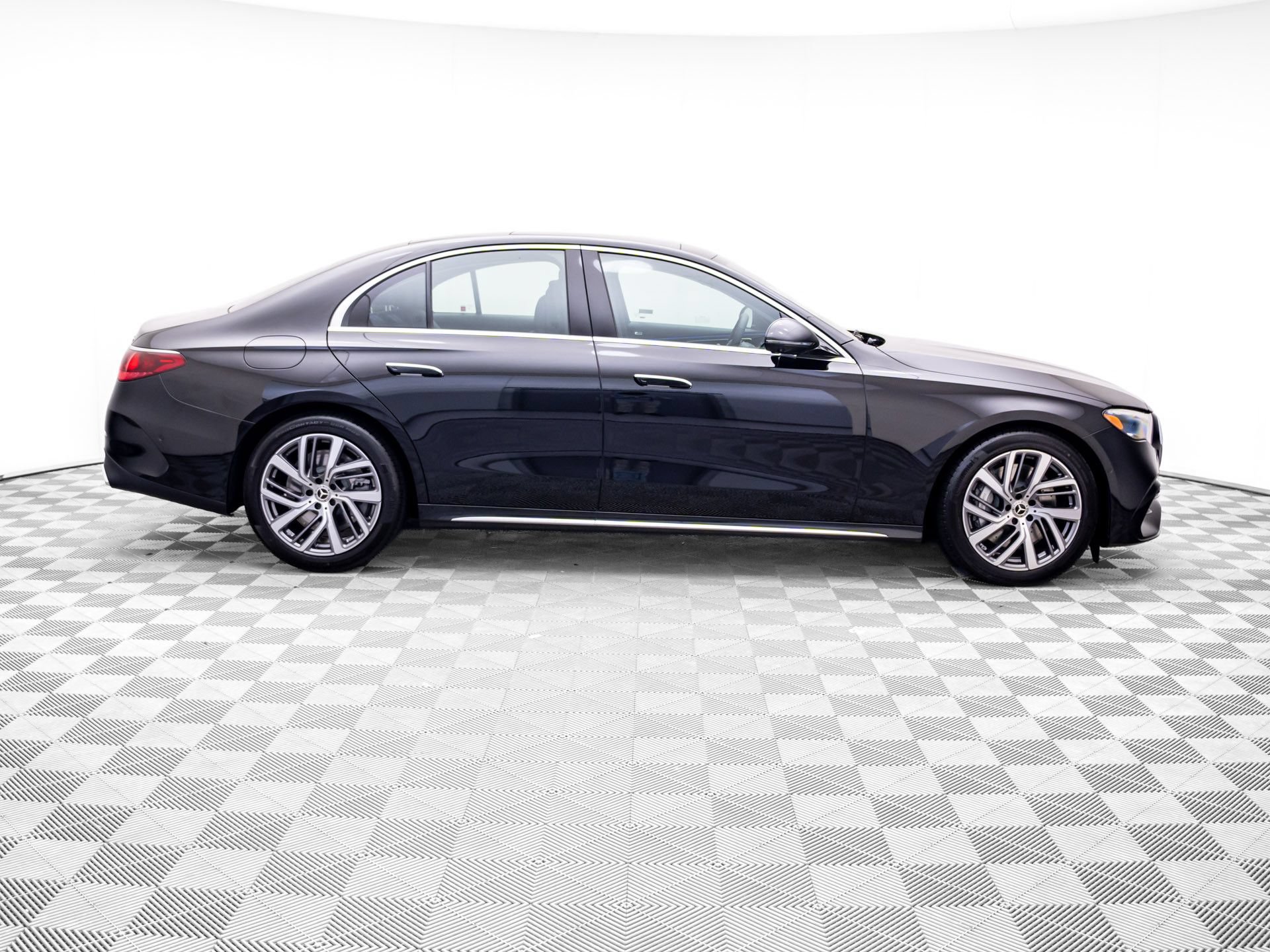New 2027 Mercedes-Benz E 450 4MATIC Sedan image 6