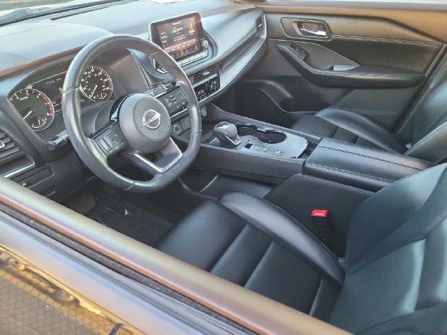 Used 2023 Nissan Rogue SV w/ SV Premium B Package FWD image 3