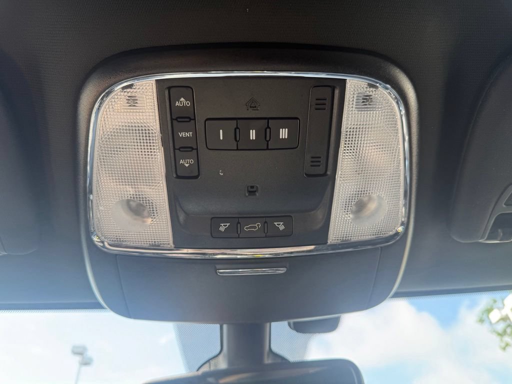 Used 2018 Jeep Grand Cherokee Altitude AWD/4WD image 27