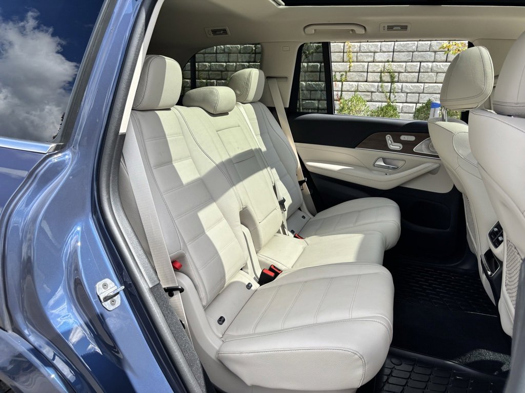Used 2025 Mercedes-Benz GLS 580 4MATIC image 17